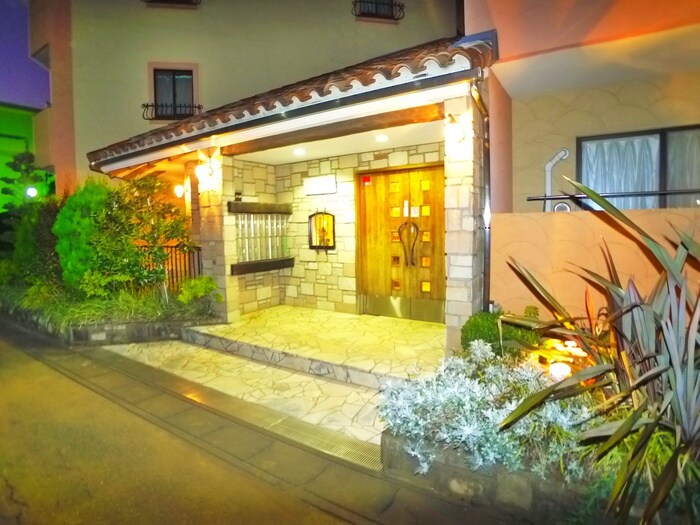 物件外観写真2　(エントランス部分)