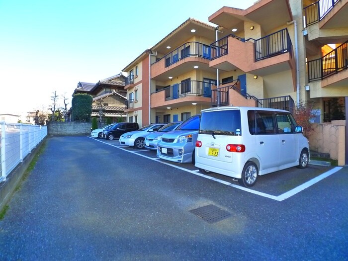 物件外観写真5　(駐車場)