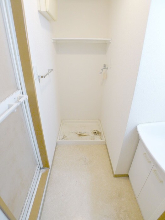 物件内観写真13　(洗濯機置場)