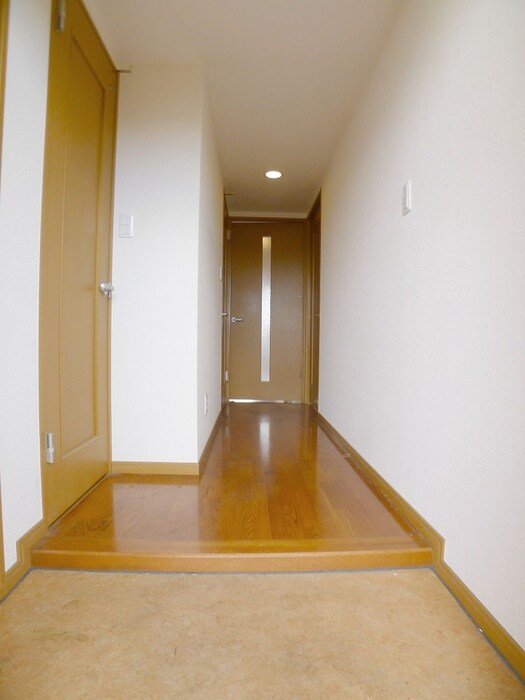 物件内観写真18　(玄関)