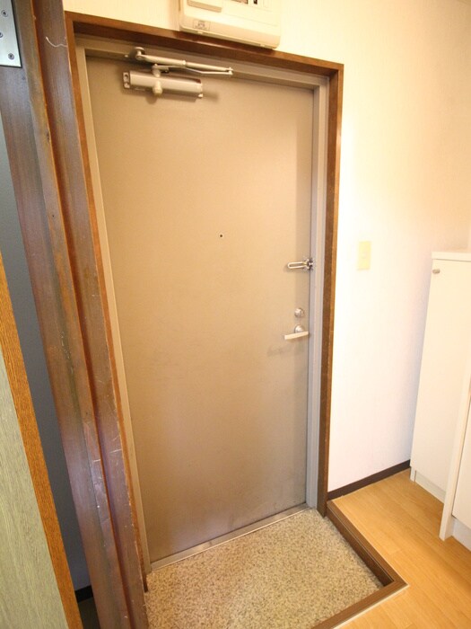物件内観写真11　(玄関)