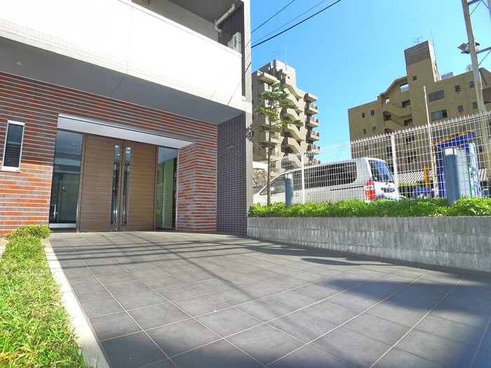 物件外観写真4　(エントランス部分)