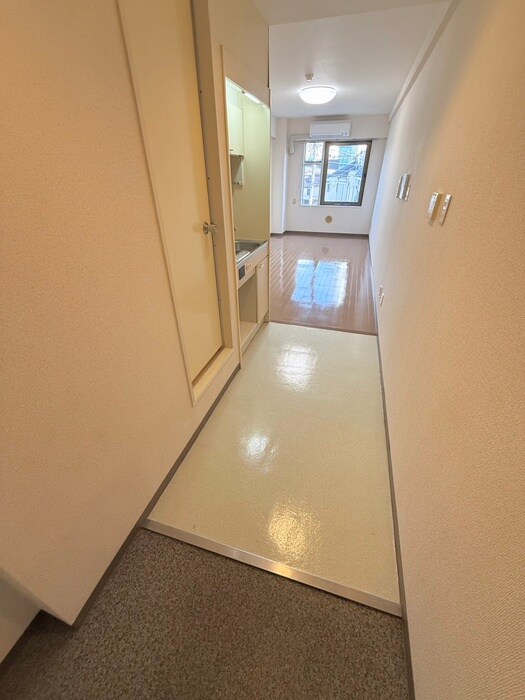 物件内観写真16　(廊下)