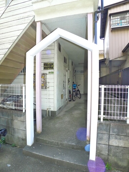 物件外観写真4　(エントランス部分)