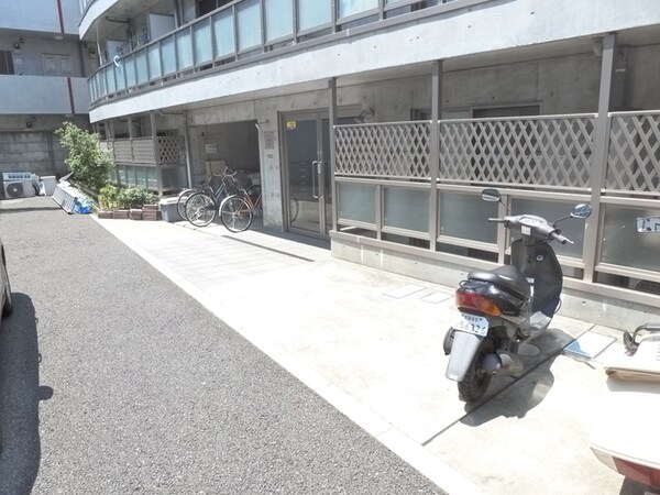 バイク置き場
