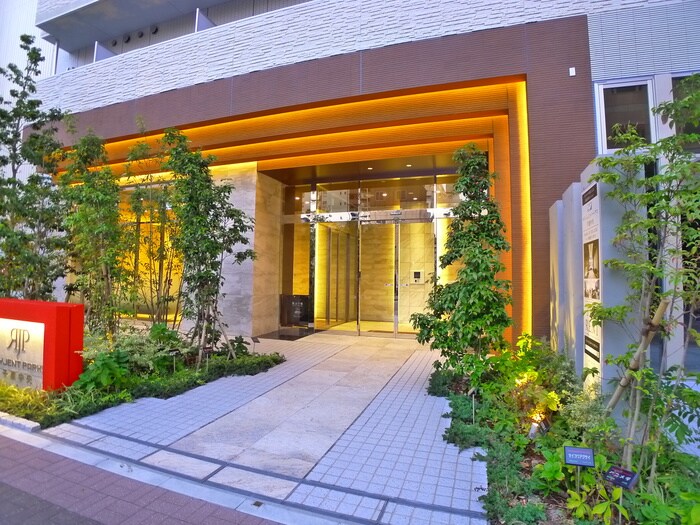 物件外観写真2　(エントランス部分)