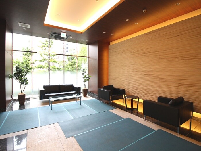 物件外観写真4　(エントランス部分)