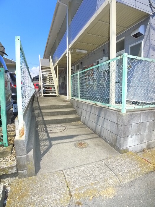 物件外観写真3　(エントランス部分)