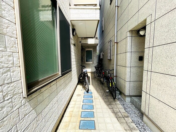 物件外観写真4　(エントランス部分)