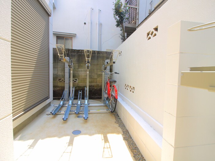 物件外観写真6　(駐輪場)