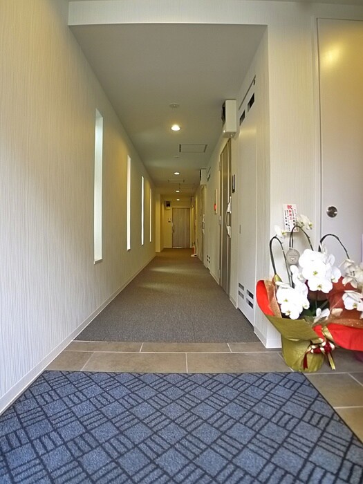 物件外観写真5　(エントランス部分)