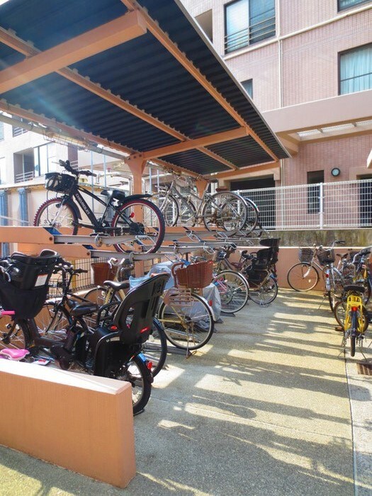 物件外観写真4　(駐車場)