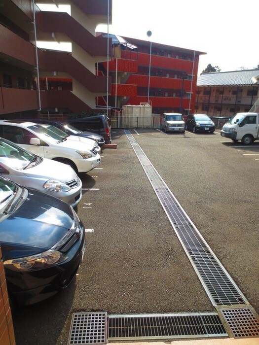 物件外観写真5　(駐車場)