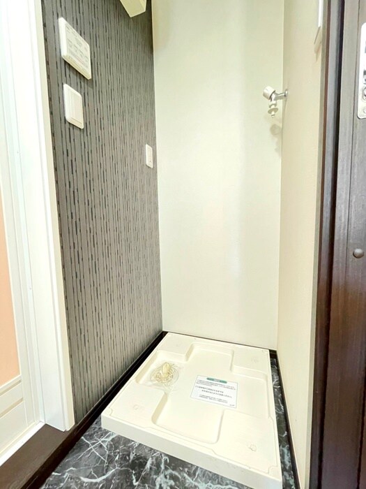 物件内観写真10　(洗濯機置場)