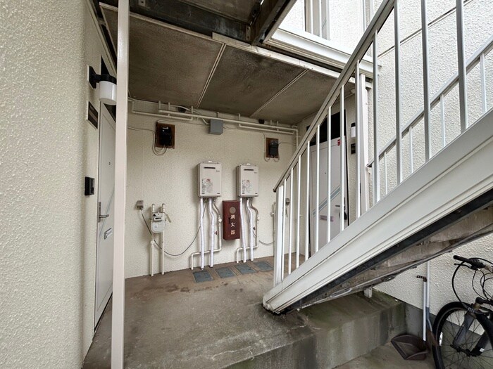 物件外観写真6　(エントランス部分)