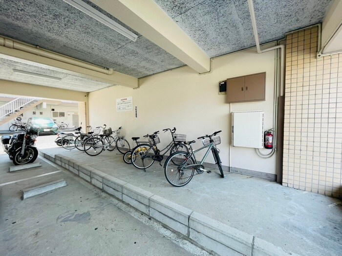 物件外観写真5　(駐輪場)