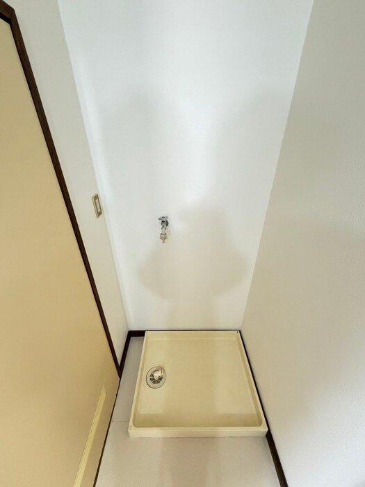 物件内観写真16　(洗濯機置場)