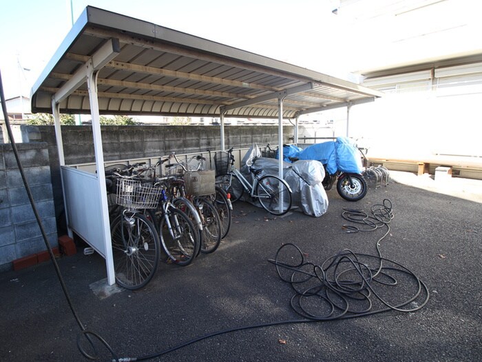 物件外観写真3　(駐輪場)