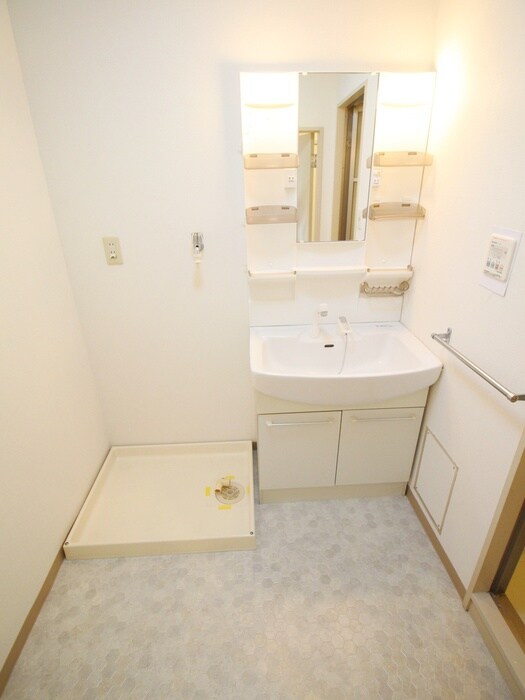 物件内観写真8　(洗濯機置場)