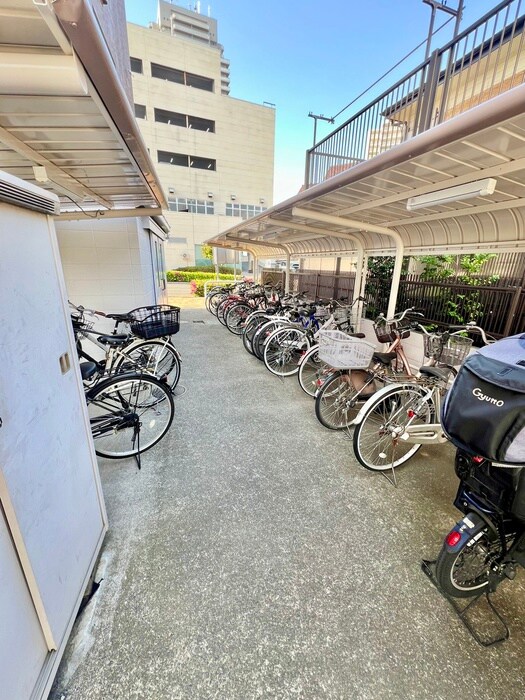 物件外観写真5　(駐輪場)