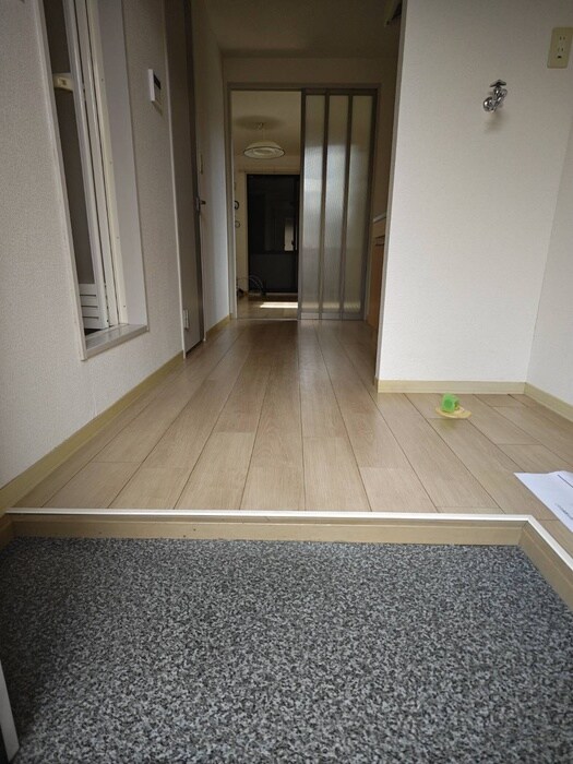 物件内観写真10　(玄関)