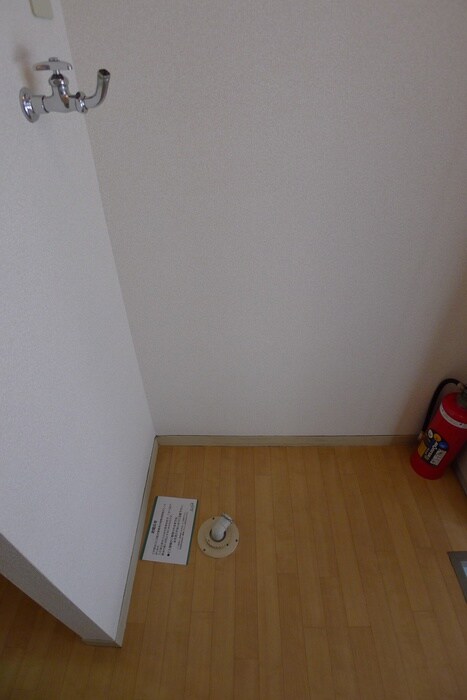 物件内観写真14　(洗濯機置場)