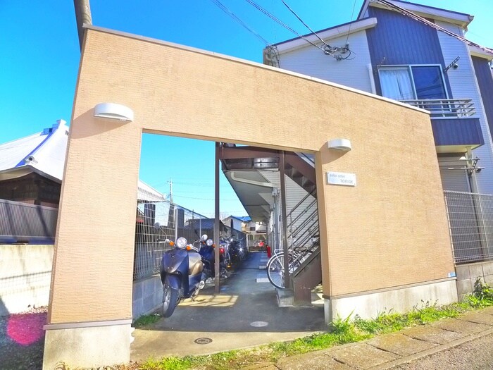 物件外観写真2　(エントランス部分)