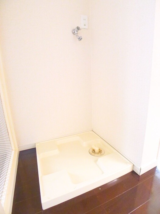 物件内観写真15　(洗濯機置場)