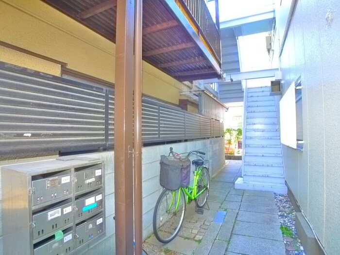 物件外観写真4　(エントランス部分)