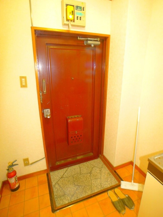 物件内観写真16　(玄関)