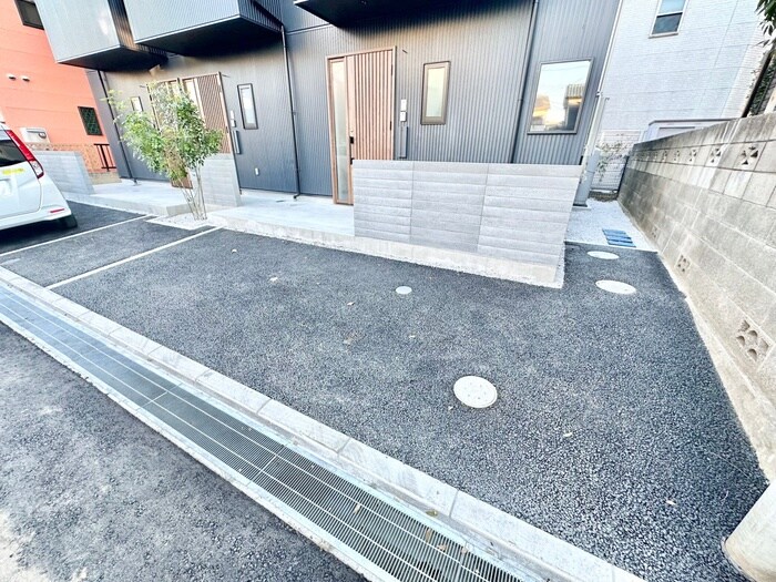 物件外観写真3　(駐車場)