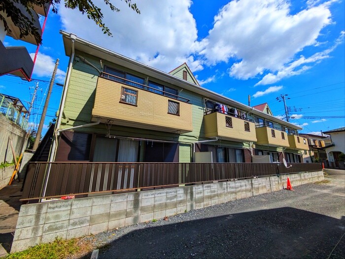 物件外観写真2　(エントランス部分)