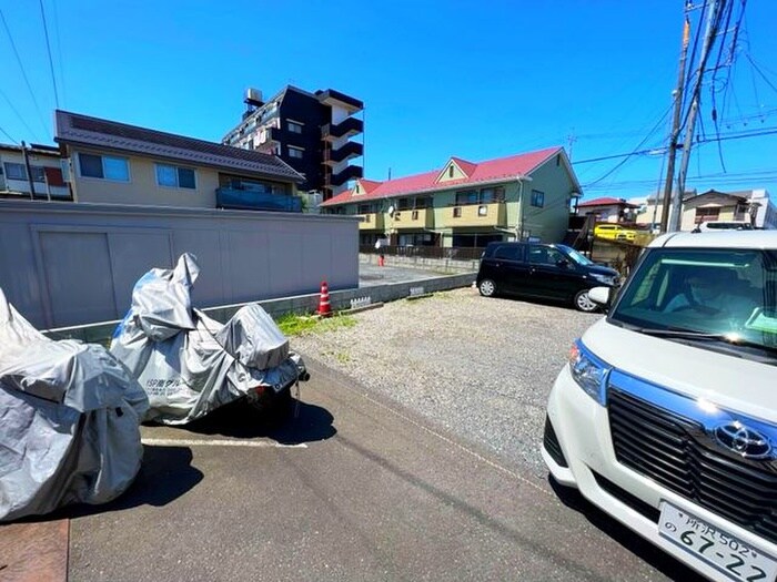 物件外観写真3　(駐輪場)