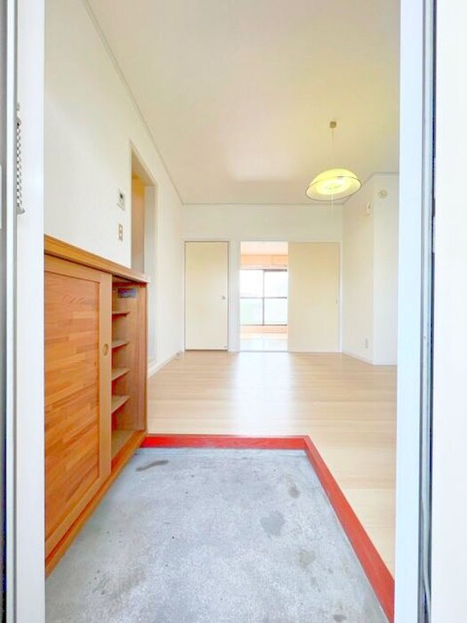 物件内観写真8　(玄関)