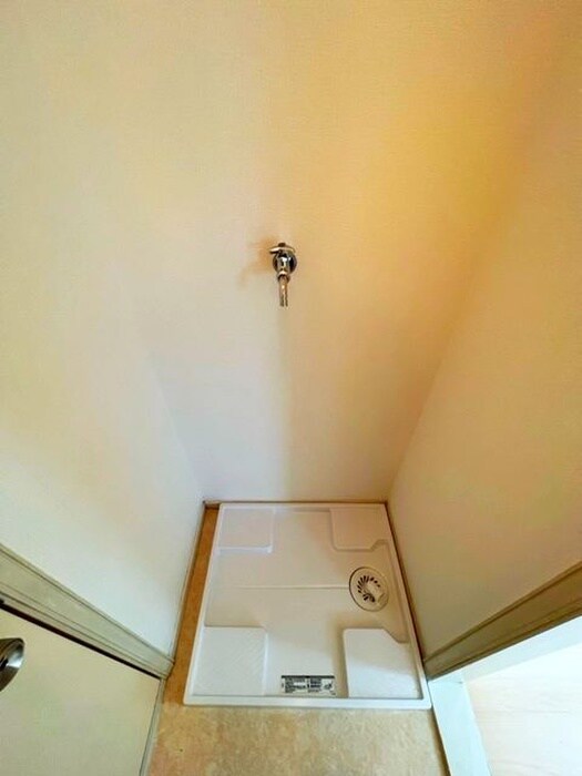 物件内観写真16　(洗濯機置場)