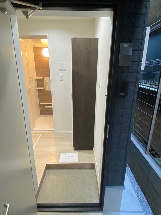 物件内観写真16　(玄関)