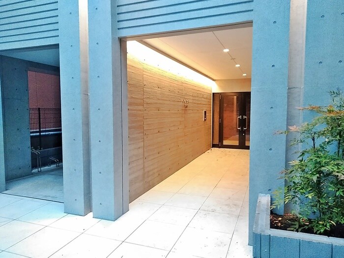 物件外観写真3　(エントランス部分)