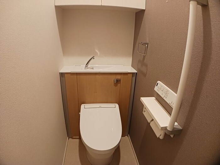 物件内観写真8　(トイレ)