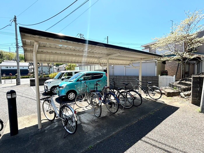 物件外観写真3　(駐輪場)