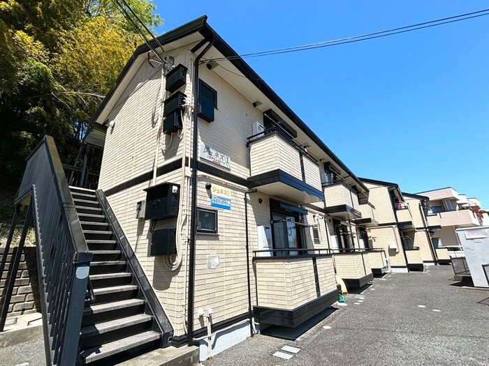 物件外観写真4　(エントランス部分)