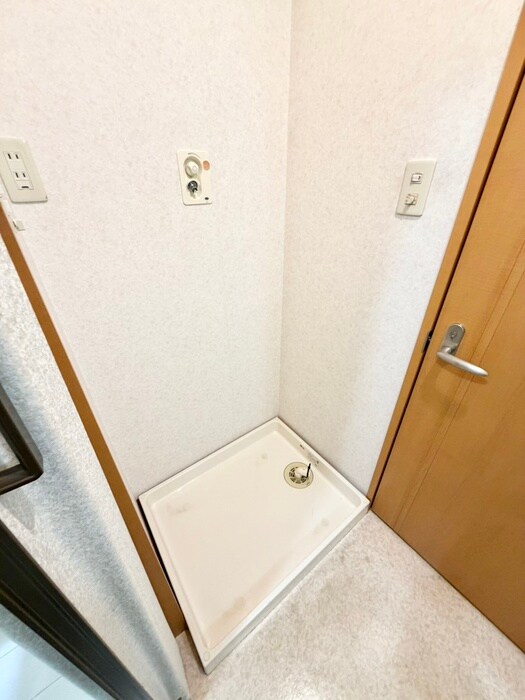 物件内観写真13　(洗濯機置場)