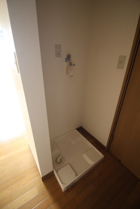 物件内観写真14　(洗濯機置場)