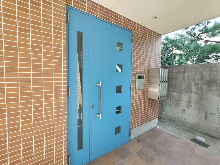 物件外観写真4　(エントランス部分)