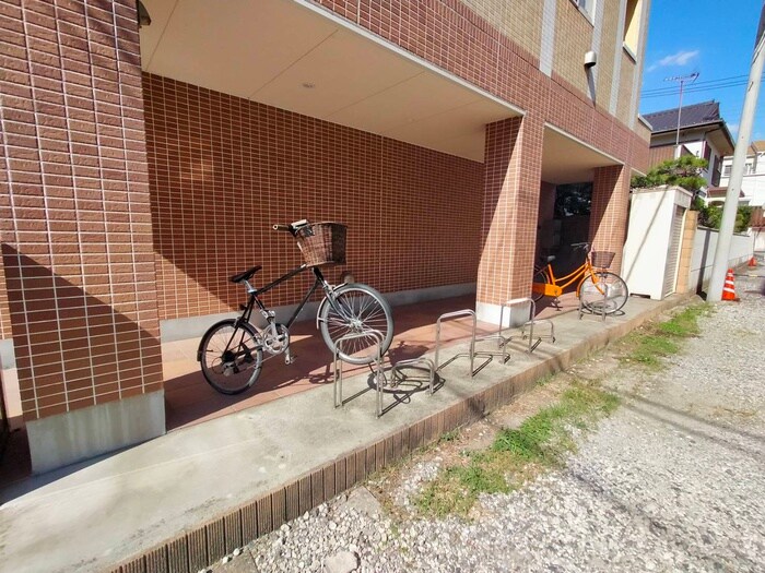 物件外観写真5　(駐輪場)