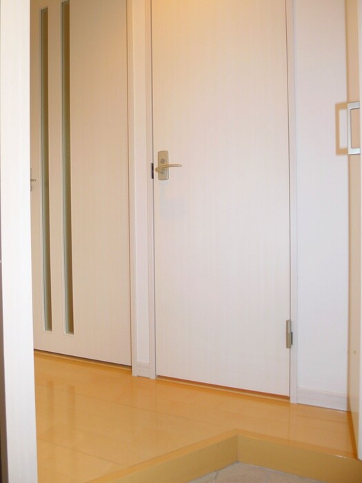 物件内観写真18　(玄関)