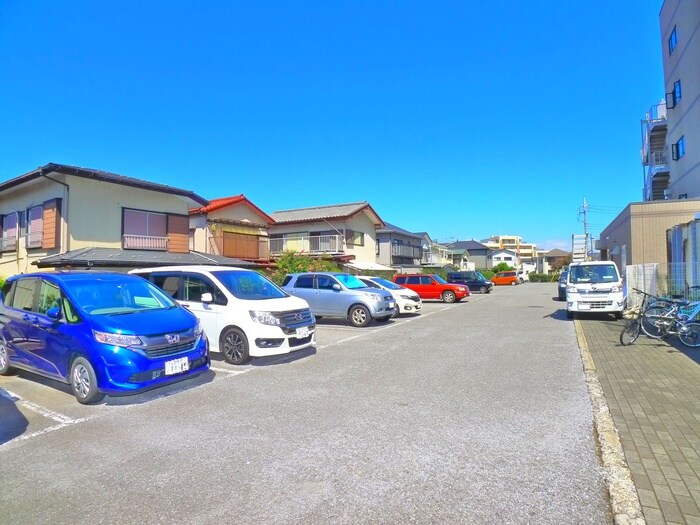 物件外観写真2　(駐車場)