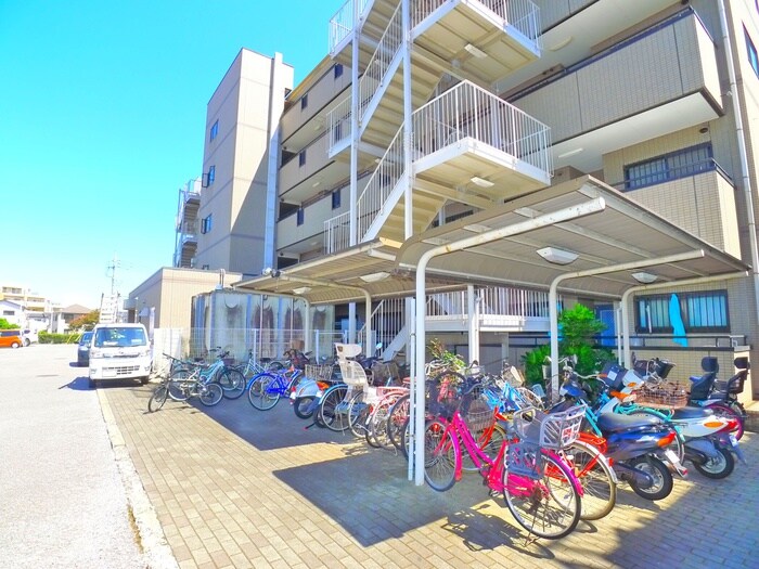 物件外観写真3　(駐輪場)