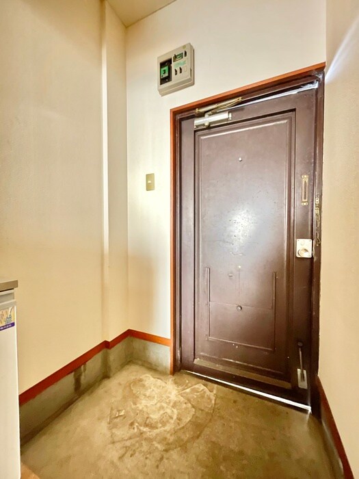 物件内観写真13　(玄関)