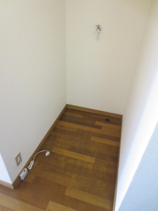 物件内観写真14　(洗濯機置場)