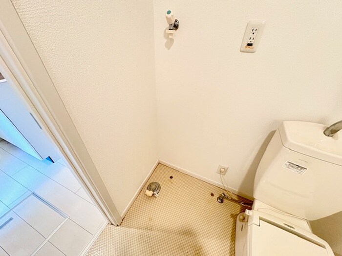 物件内観写真12　(洗濯機置場)